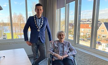 Feestje voor 100-jarige mevrouw Van der Sluis-Verheul